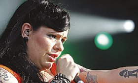 As bandas The Gift e Os Azeitonas e os cantores Filipe Pinto, Mónica Ferraz e Richie Campbell são os candidatos nacionais