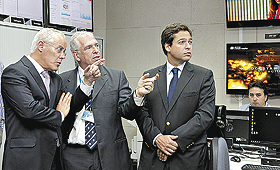 O ministro Miguel Macedo visitou ontem o Centro de Recolha de Resultados Eleitorais, em Oeiras.