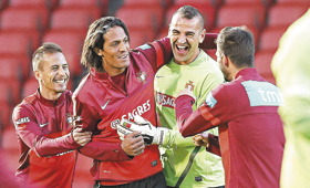 CONFIANÇA. João Pereira, Bruno Alves, Eduardo e Moutinho muito animados ontem no Windsor Park