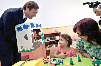 Pedro Passos Coelho elogiou trabalho de Nuno Crato durante visita a dois centros escolares, em Oliveira do Bairro
