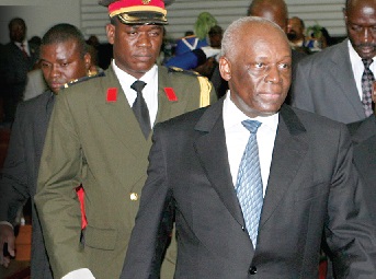 José Eduardo dos Santos cortou relações (Lusa)