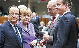 François Hollande e Angela Merkel junto aos primeiros-ministros da Suécia e Reino Unido. (OLIVIER HOSLET / EPA)