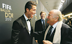 Líder da FIFA pediu desculpa ao Real e FPF através de carta e a CR7 pelo Twitter (GETTY IMAGES)