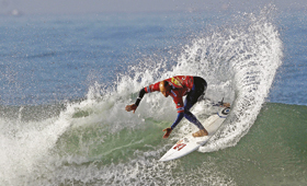 Francisco Alves e ‘Kikas’ defrontam Mick Fanning e Kelly Slater (JOSÉ SENA GOULÃO/EPA)