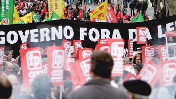 Os rendimentos dos trabalhadores públicos vão cair em 2014 (Foto de João Miguel Rodrigues)