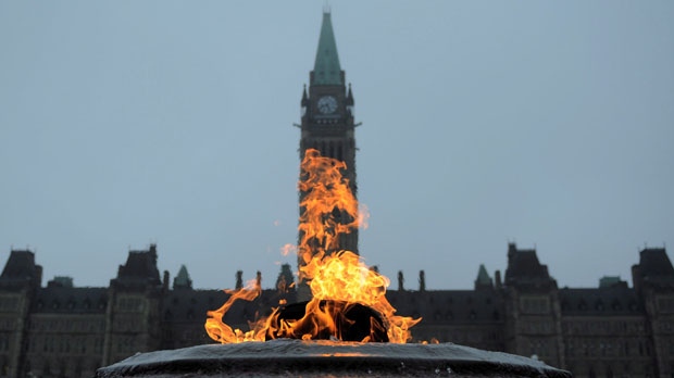 Centennial Flame, no exterior do Parliament Hill, em Ottawa. (The Canadian Press / Sean Kilpatrick)