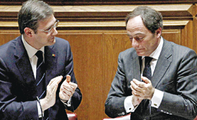 Passos e Portas já assumiram um compromisso com a troika HUGO CORREIA