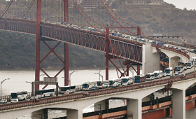 Trânsito parou entre as 13 horas e as 14horas na ponte