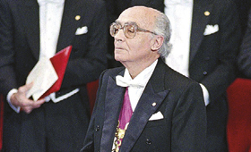 Lobo Antunes e Mia Couto estão entre os favoritos ao Nobel (Manuel Moura/EPA)