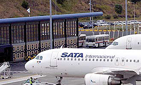 A SATA deverá passar a ter a concorrência de outros operadores no espaço aéreo açoriano, para a realização de viagens regulares. (Direitos Reservados)