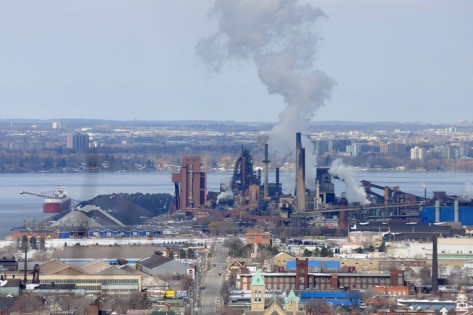 Operações Stelco em Hamilton. The Canadian Press/Stephen C. Host