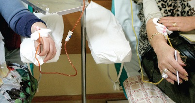 O Governo quer centralizar os tratamentos oncológicos para aumentar a especialização nos cuidados a prestar aos doentes de cancro (Foto de Katarina Stoltz/REUTERS)