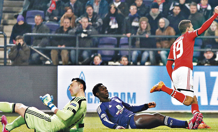 BENFICA VENCE PELA PRIMEIRA VEZ EM BRUXELAS (2-3)