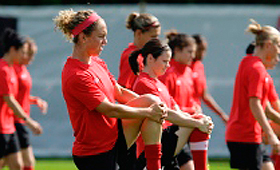 A seleção femina durante um treino. (AP Photo / Hussein Malla)