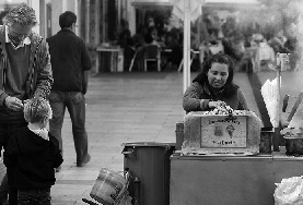 No centro de Lisboa a venda de castanhas subsiste graças aos turistas