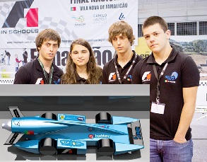 A equipa de Cantanhede, que vai representar Portugal no Texas (EUA), com um protótipo de carro de Fórmula 1 (Foto Direitos Reservados)