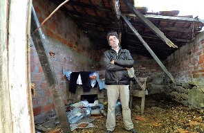 António Filipe vive isolado e em condições sub-humanas (Foto de Nuno André Ferreira)