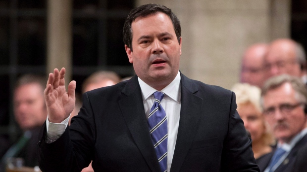 O ministro do Emprego e Desenvolvimento Social, Jason Kenney, numa sessão na Câmara dos Comuns, em Otava (The Canadian Press / Adrian Wyld)