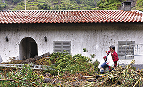 A freguesia de Porto da Cruz, no concelho de Machico, foi a mais afetada pelo temporal. (JOANA SOUSA)