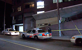 A polícia investiga depois de um homem ter sido baleado e morto num prédio no extremo leste de Toronto - 10 de novembro de 2013. (CityNews)