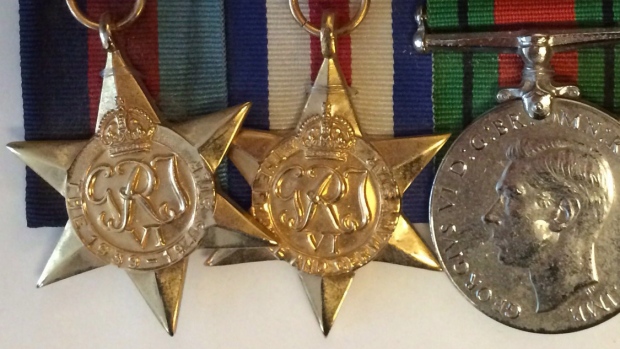 Medalhas militares são exibidas nesta foto da Força Policial de Kingston. (The Canadian Press / HO-Kingston Police Force)