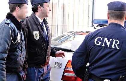 O cabo da GNR José Tadeia (ao centro) foi ontem condenado a 11 anos de prisão por crimes de abuso sexual e violação de crianças (Foto de Edgar Martins)