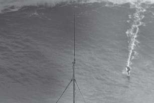 Especialistas dizem que as ondas de Burlee McNamara podem alavancar o turismo (Foto de Carlos Barroso)