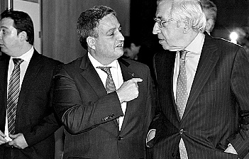 O ministro da Saúde, Paulo Macedo (ao centro), participou numa conferência na Gulbenkian (Foto de Diogo Ribeiro)