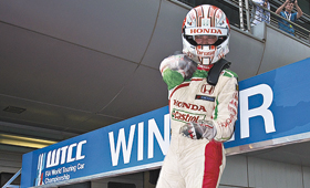 HISTÓRICO. Piloto do Porto obteve na China a 5.ª vitória no WTCC, a primeira com a Honda (DR/RECORD)