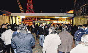 Os trabalhadores protestaram à frente dos estaleiros. (NUNO FERNANDES VEIGA)