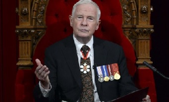 O Governador-General David Johnston durante o Discurso do Trono, na Câmara do Senado, no Parliament Hill, em Ottawa - 16 de outubro de 2013. THE CANADIAN PRESS/Sean Kilpatrick
