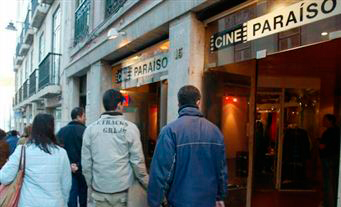 Eis a fachada atual do Cine-Paraíso, que em breve será renovada. O Cinema Ideal quer ser um cinema de bairro e exibir cinema de qualidade