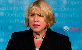 Deb Matthews, a ministra da Saúde e Cuidados de Longa Duração do Ontário. (The Canadian Press Images/Mark Spowart.)