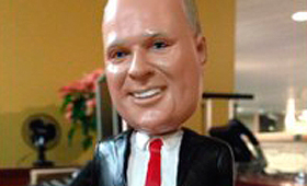 Os lucros da venda dos bonecos “bobblehead” reverterão para a Canadian Cancer Society. CityNews/Cynthia Mulligan