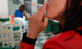 FUMADORES SÃO MAIS INFELIZES