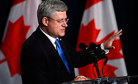 O primeiro-ministro Stephen Harper participa numa conferência de imprensa. (The Canadian Press/Sean Kilpatrick)