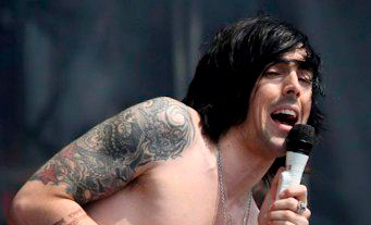 Ian Watkins admitiu tentativa de violação de bebé de um ano.
