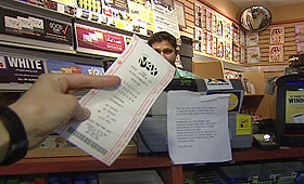 Foto de arquivo de um bilhete Lotto Max. CityNews