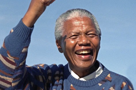 Nelson Mandela durante uma campanha eleitoral (1994). Fotografia por REX (912539a)