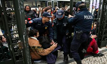 Professores em protesto contra prova de avaliação aos docentes