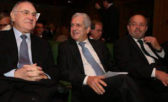 Faria de Oliveira e Carlos Tavares assinaram um protocolo para proteger aforradores