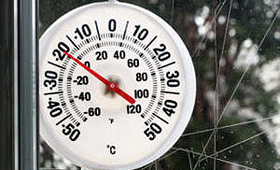 Um termómetro indica temperaturas baixas. (680News)