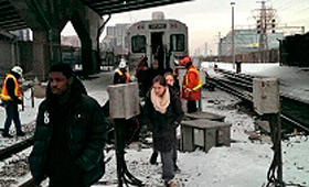 Os passageiros saem de um comboio do metro da TTC. (Foto cedida por Vincent Croos)