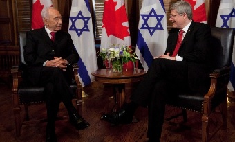 O presidente de Israel, Shimon Peres, fala com o primeiro-ministro canadiano, Stephen Harper. Foto de arquivo: The Canadian Press/Adrian Wyld