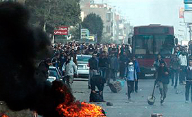 Manifestantes apoiantes da Irmandade Muçulmano durante o protesto, no Cairo, Egito. (EPA/KHALED ELFIQI)