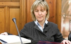 MINISTRA DAS FINANÇAS CONSIDERA NÃO SER «RAZOÁVEL» BAIXA DE IMPOSTOS