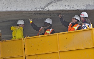 MONTREAL: MINISTÉRIO DOS TRANSPORTES DO QUÉBEC PROCEDE A VISTORIAS