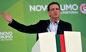 O secretário-geral do PS, António José Seguro, discursa durante o jantar de reis da Federação Distrital socialista da Guarda realizado em Fornos de Algodres. (Lusa)