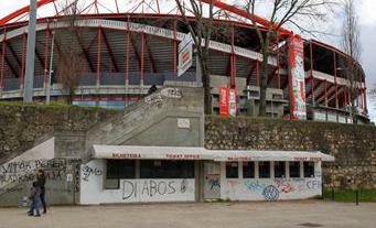 O BENFICA PROCURA CIMENTAR A LIDERANÇA DA I LIGA PORTUGUESA DE FUTEBOL