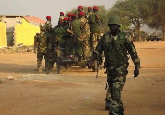 Tropas governamentais patrulham as ruas de Juba (Foto AFP)
